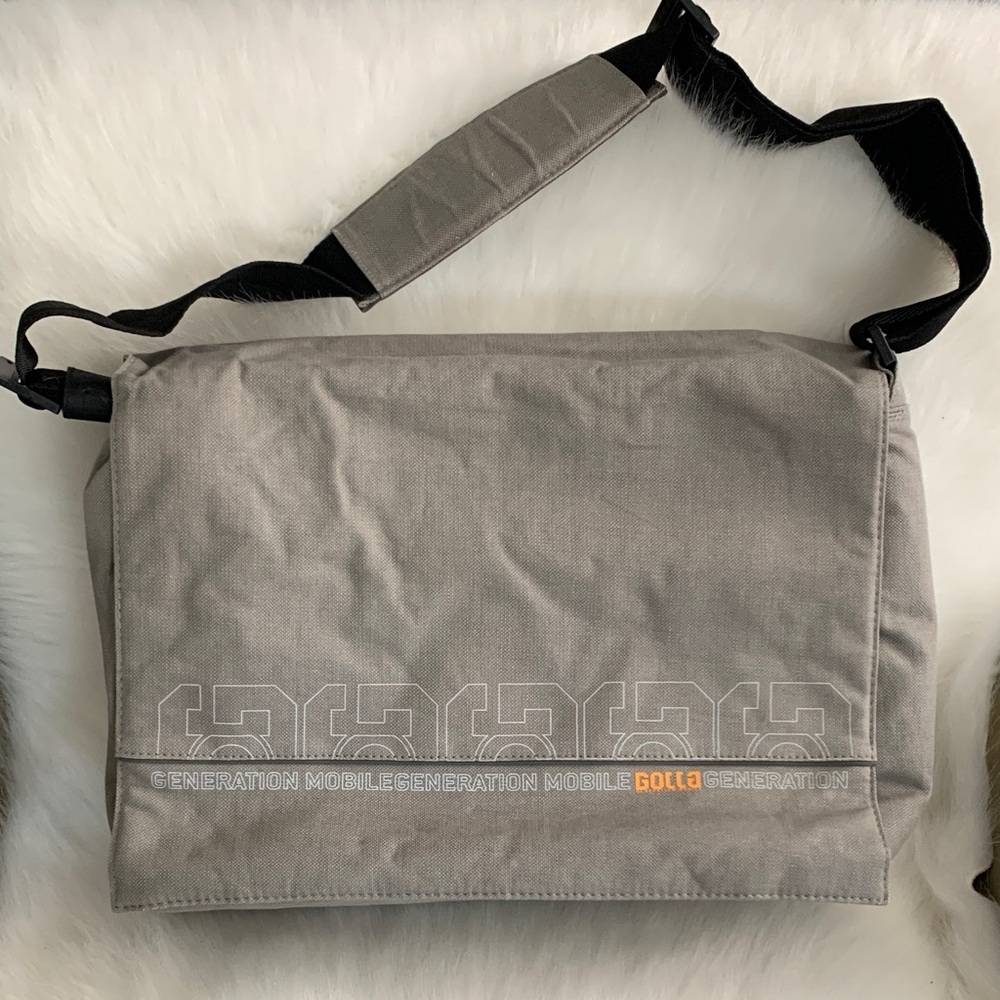 Golla Classic Gray Messenger Bag
